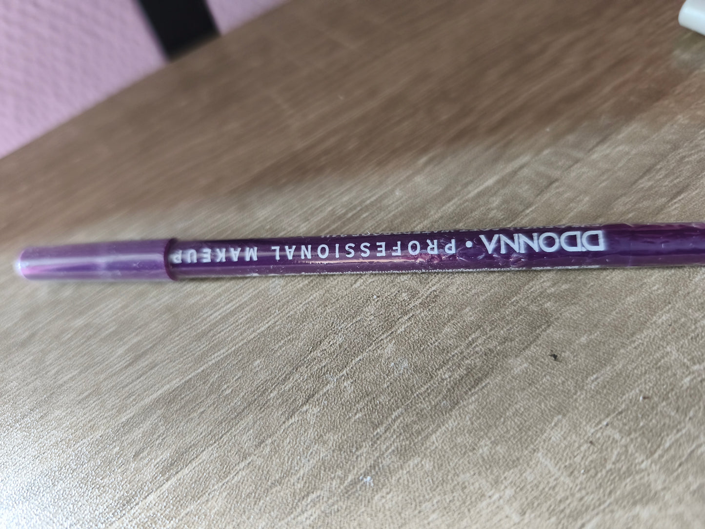 Crayon pour les yeux violet
