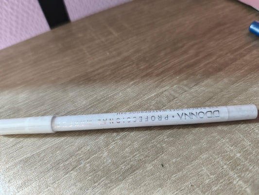 Crayon pour les yeux blanc