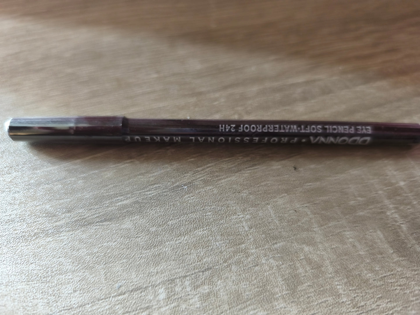 Crayon pour les yeux marron foncé